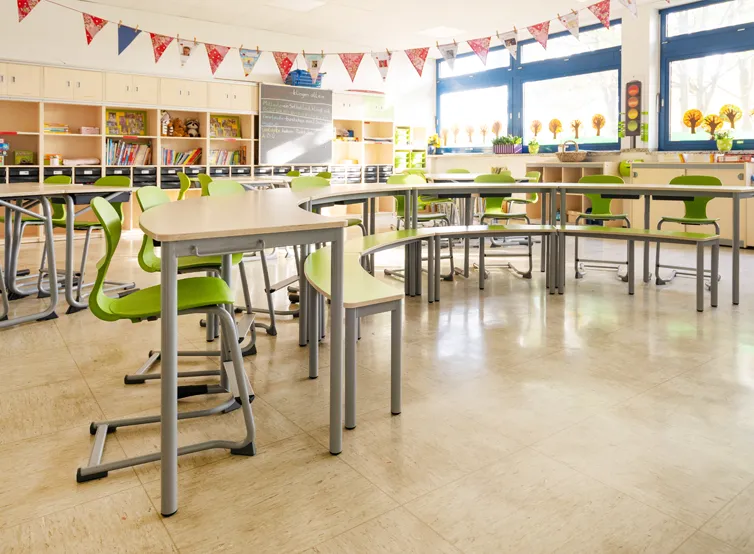 Schuleinrichtung durch Grothe Büroeinrichtungen in Hemer mit DerKreis von Eromesmarko